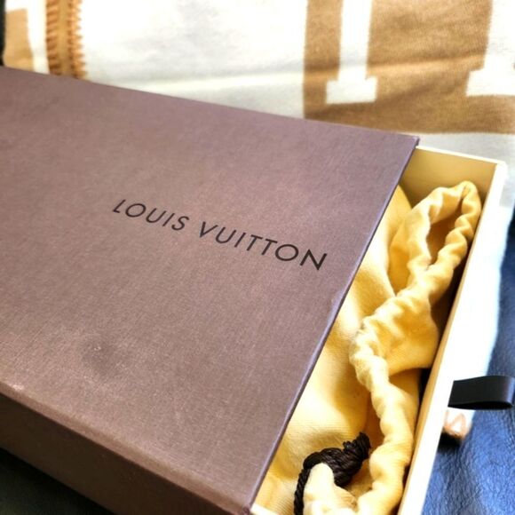 Louis Vuitton Nude Patent Leather Flats - Picture 13 of 13